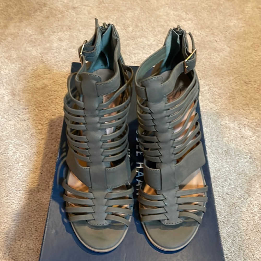 Heart in D Grey Heels 6.5